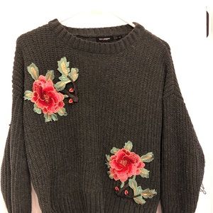 BLU PEPPER ROSE APPLIQUÉ SWEATER